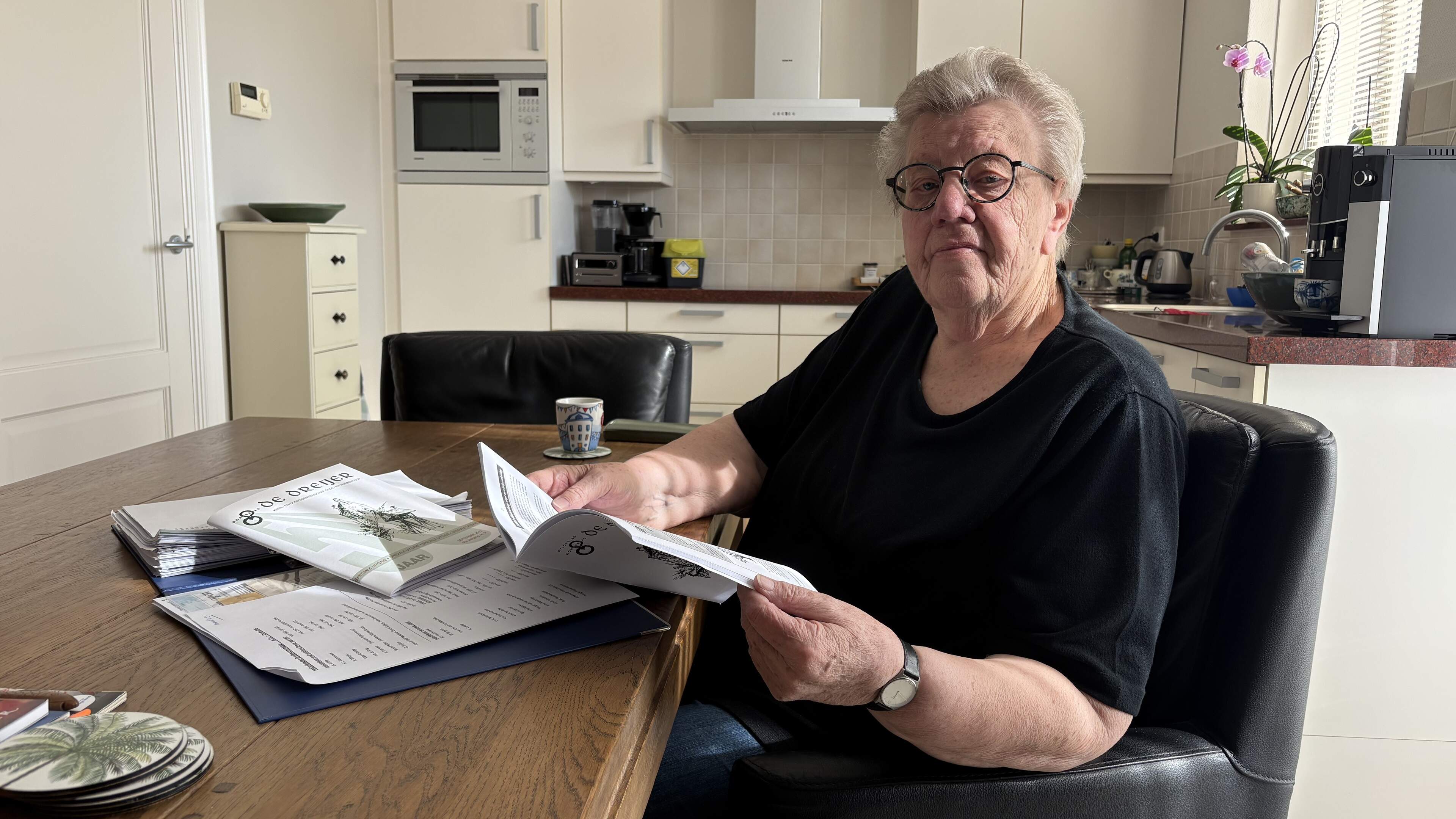 55 jaar verhalen voor Oldeberkoop: Hennie Lussing (79) neemt afscheid van ‘De Dreijer’