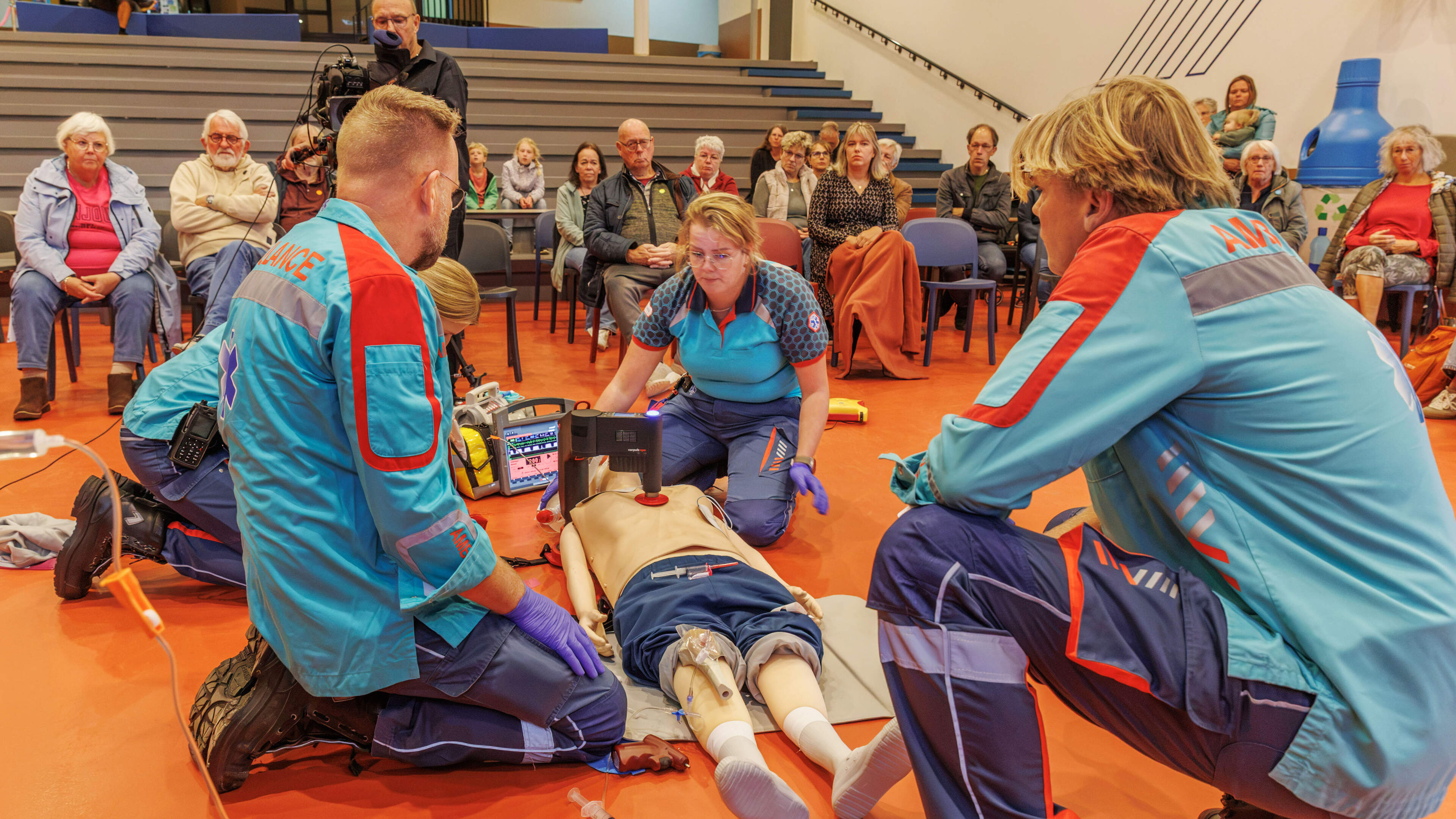 Hart Veilig Dag in Oosterwolde levert nieuwe burgerhulpverleners op. ’Hoe meer mensen meedoen, hoe beter’