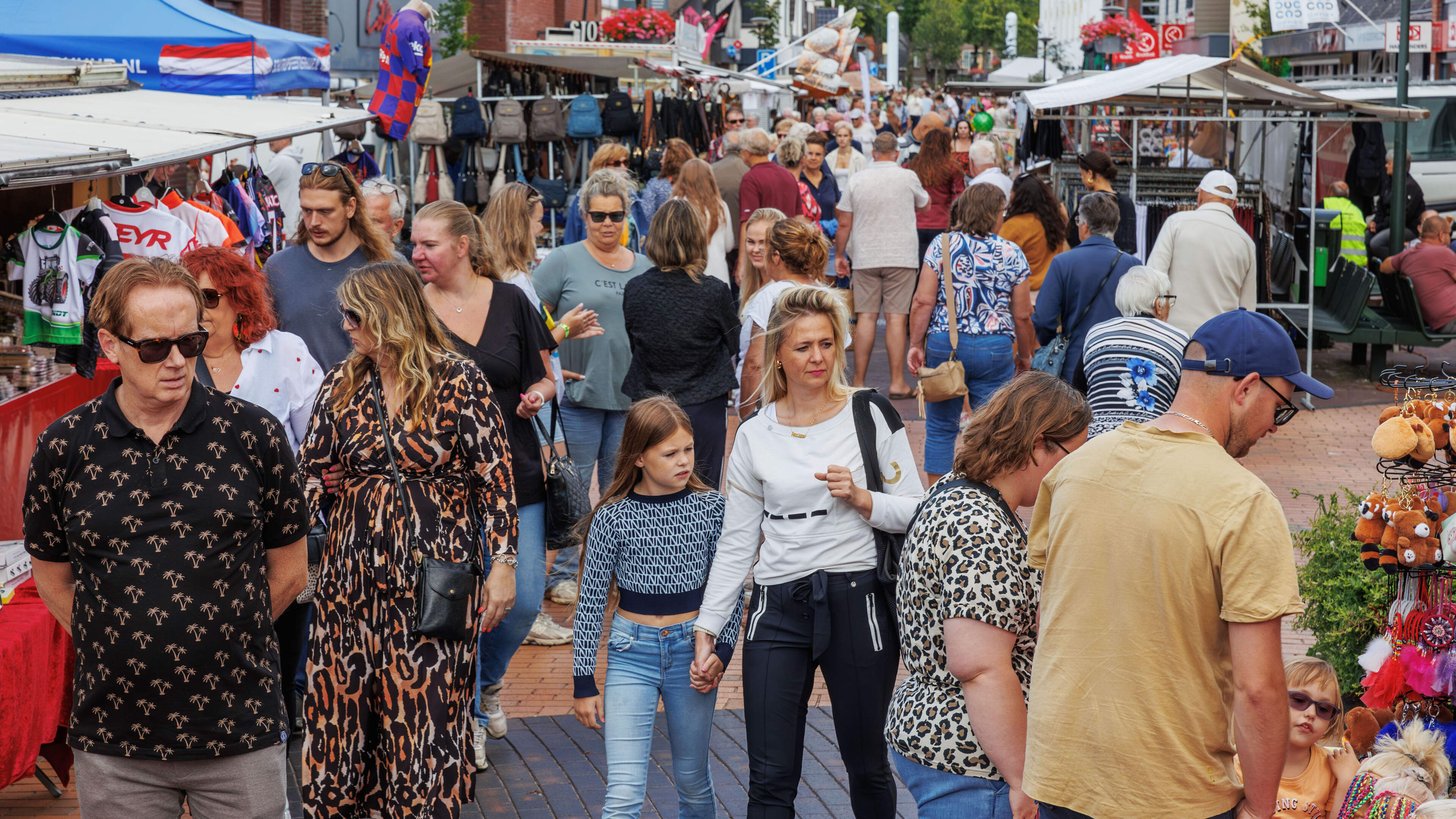 Struinen op eerste zomermarkt in Winkelhart Oosterwolde