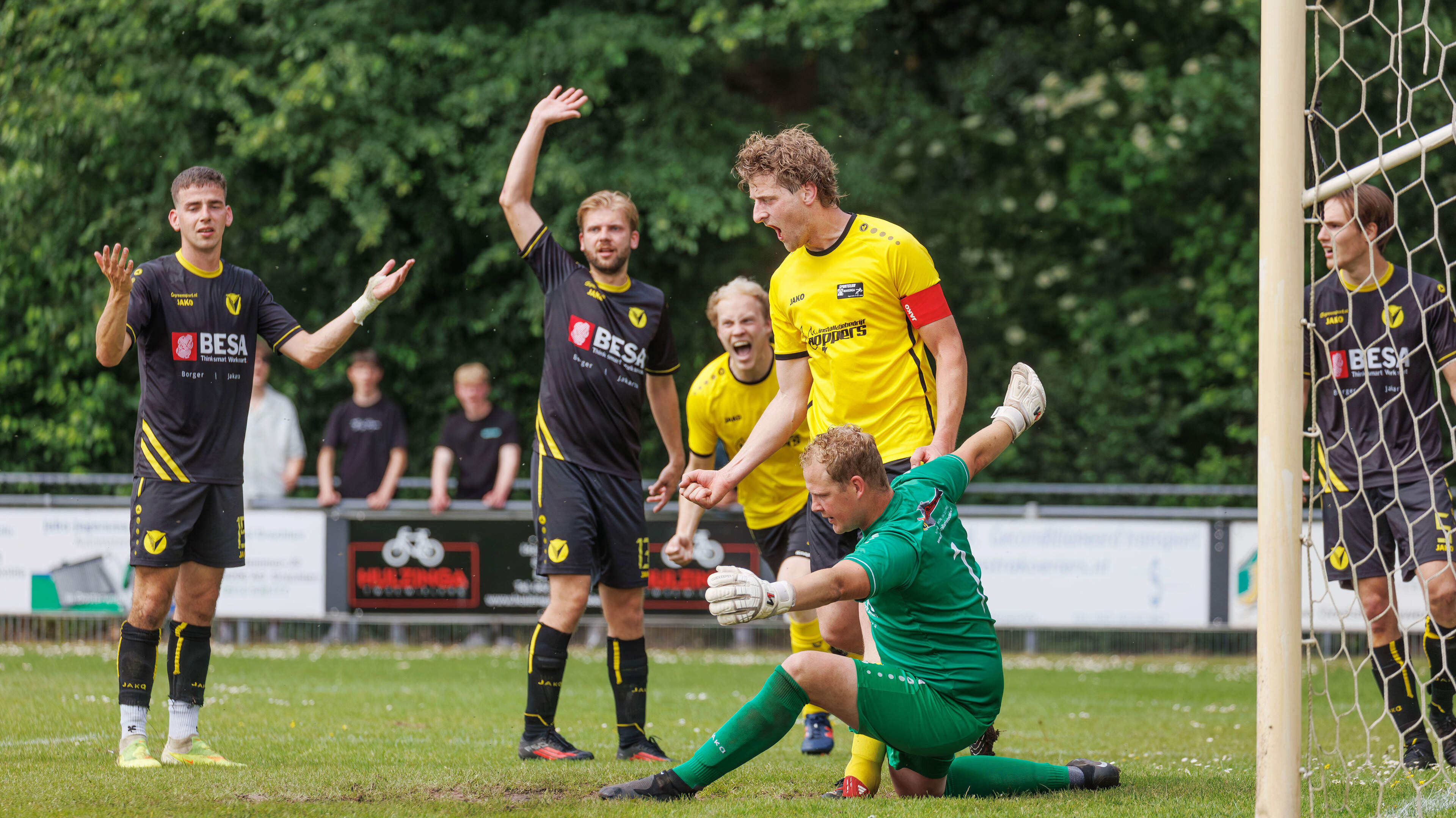 Sportclub Makkinga op rand van derde klasse. ‘Als wij promoveren, is dat een wonder’