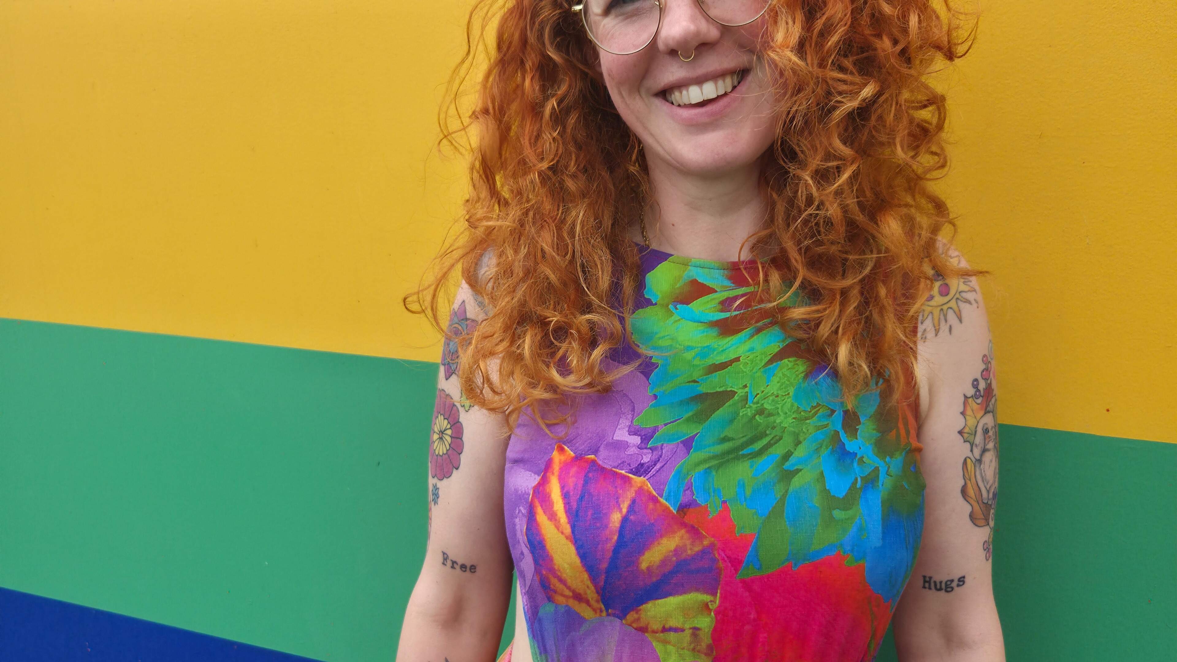 Anne (39) brengt Oosterwolde samen met garageverkoop, kunst en kleur. ‘Het is zo’n positieve manier 